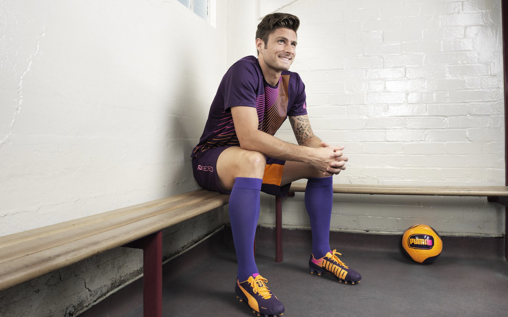 “青训基地引进国际先进训练设备，提升青少年技术水平”，青训训练营是什么